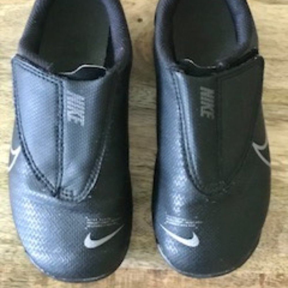 Nike Jr. Vapor 13 Club FG-Kids Cleat Velcro Unisex